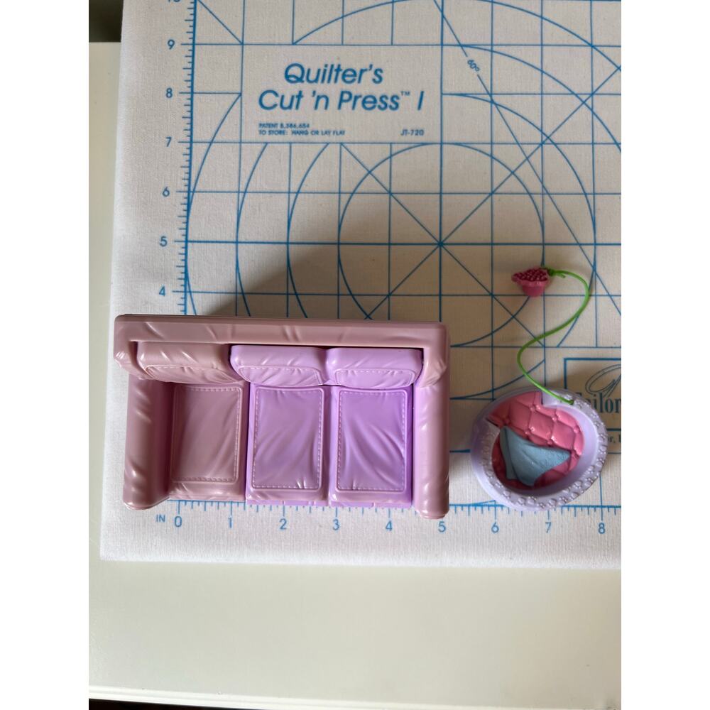 Loving Family Dollhouse Purple Living Room Couch Sofa Bed Sleeper Pet Bed - Picture 8 of 8
